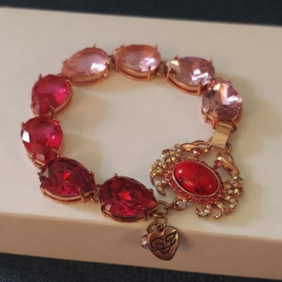 Betsey Johnson CRAB BRACELET - Picture 1 of 6